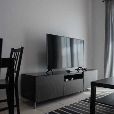 Renovated One Bedroom Apartment In Paphos With Pool Екстер'єр фото