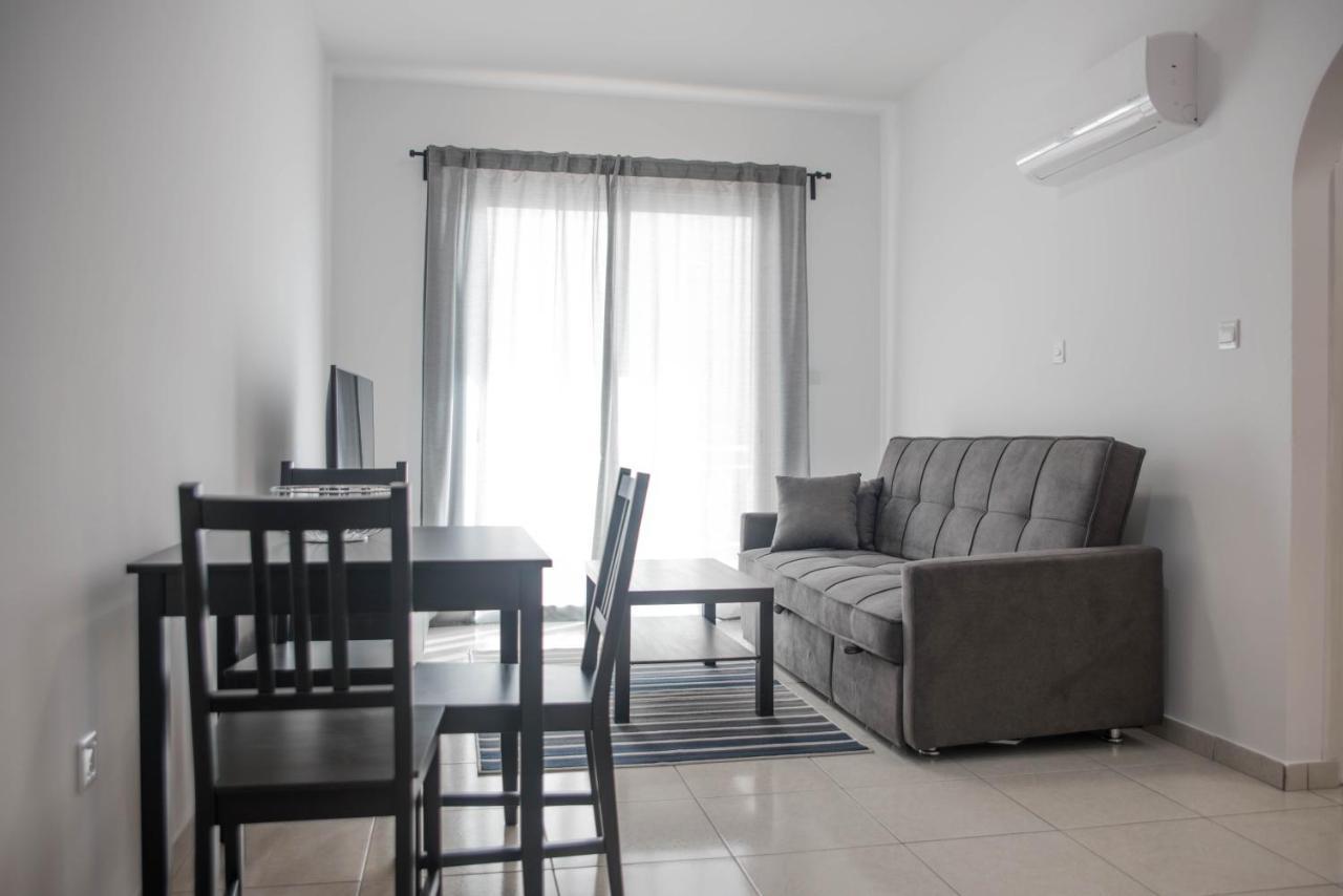 Renovated One Bedroom Apartment In Paphos With Pool Екстер'єр фото