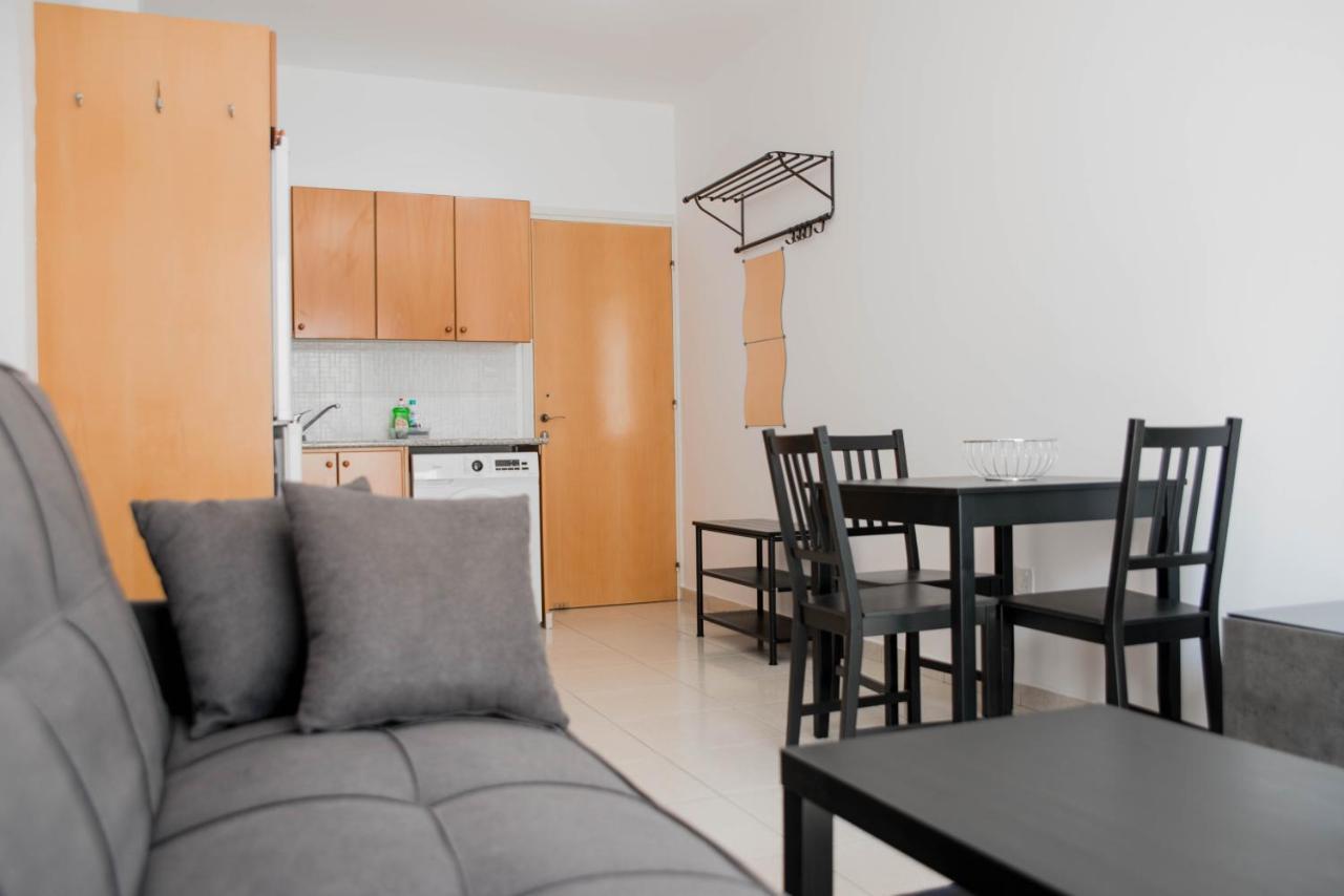 Renovated One Bedroom Apartment In Paphos With Pool Екстер'єр фото