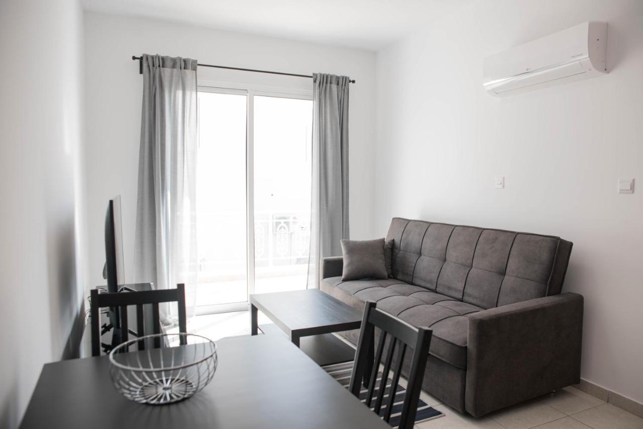 Renovated One Bedroom Apartment In Paphos With Pool Екстер'єр фото