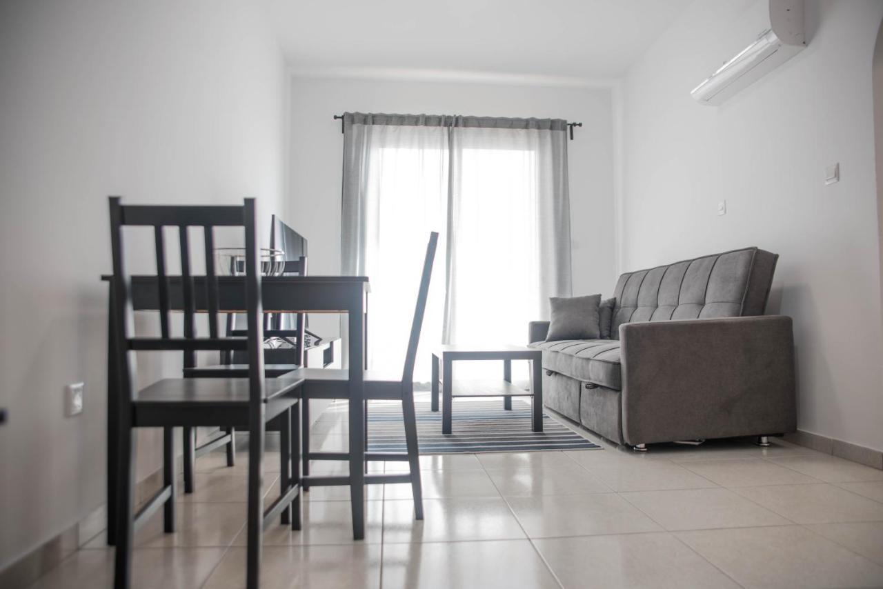 Renovated One Bedroom Apartment In Paphos With Pool Екстер'єр фото